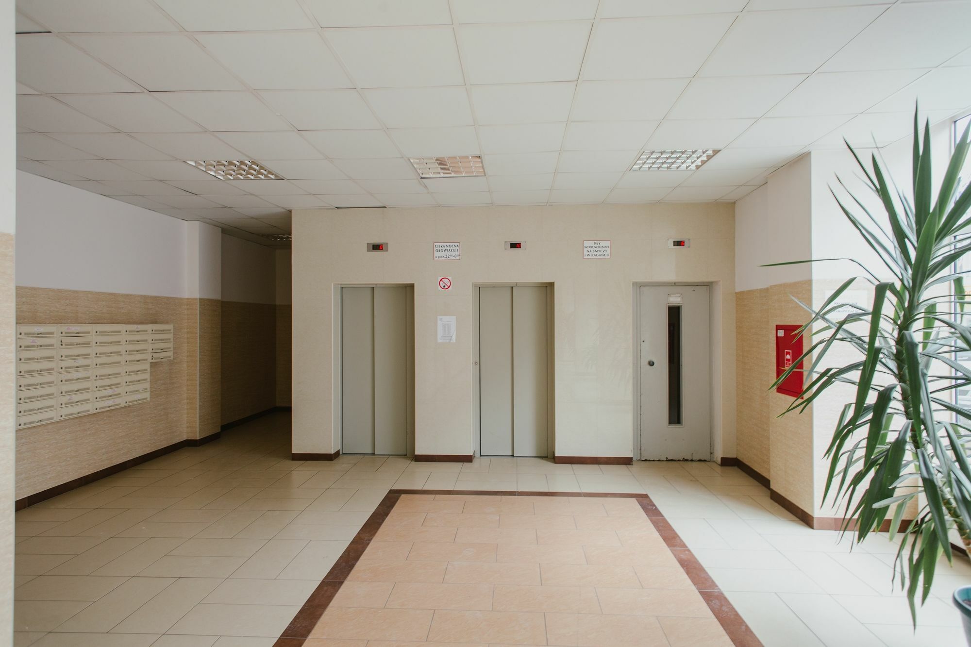 Shortstaypoland Grzybowska ワルシャワ エクステリア 写真